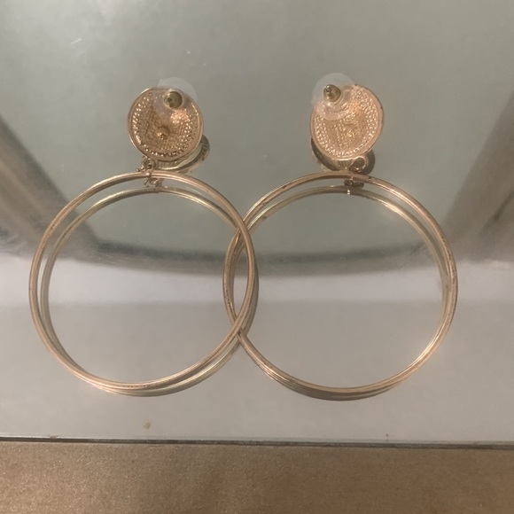 Pre-loved gold hoops with lion emblem! - Picture 3 of 3